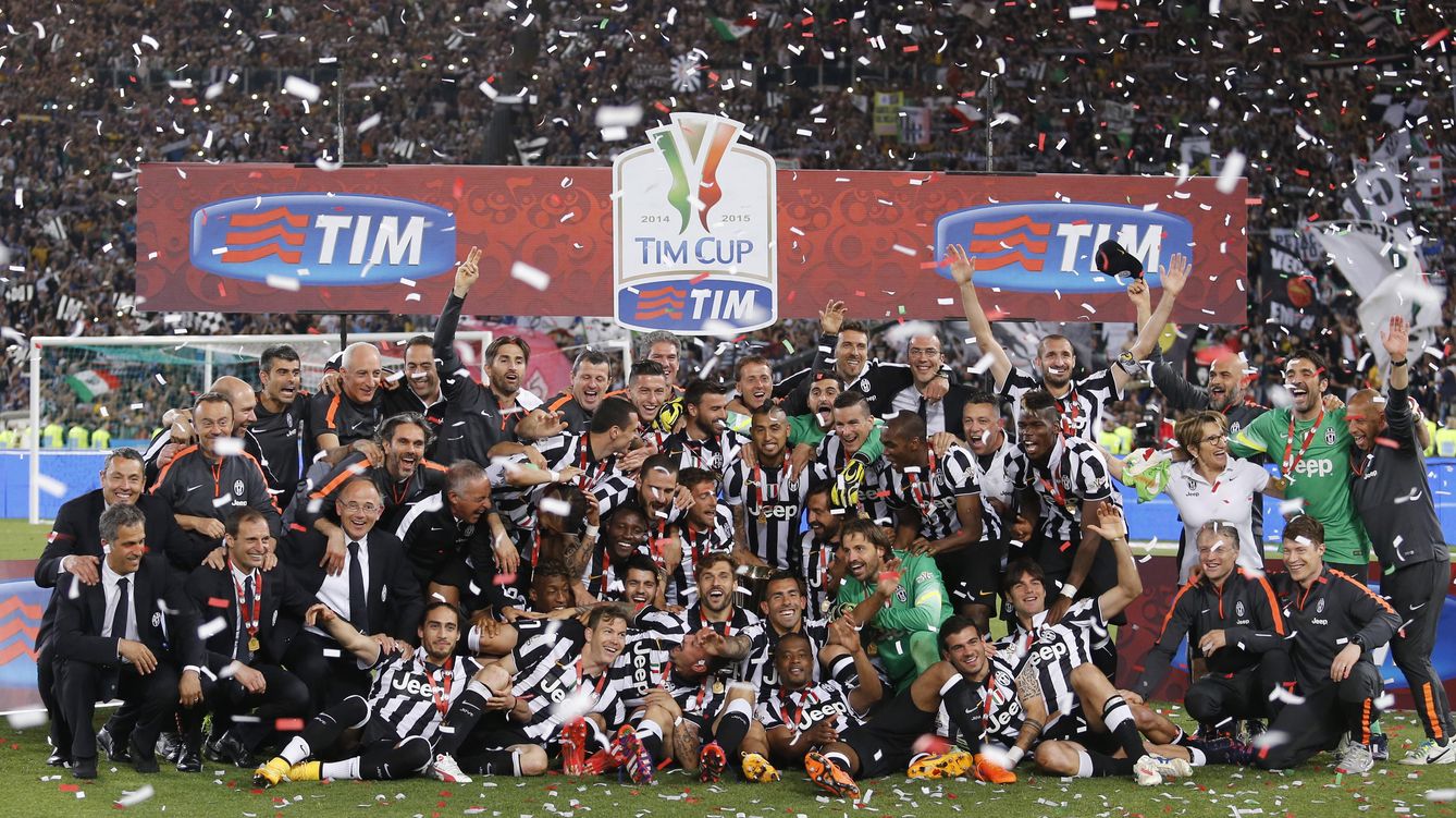 Foto: La Juventus con la Copa de Italia (Reuters).