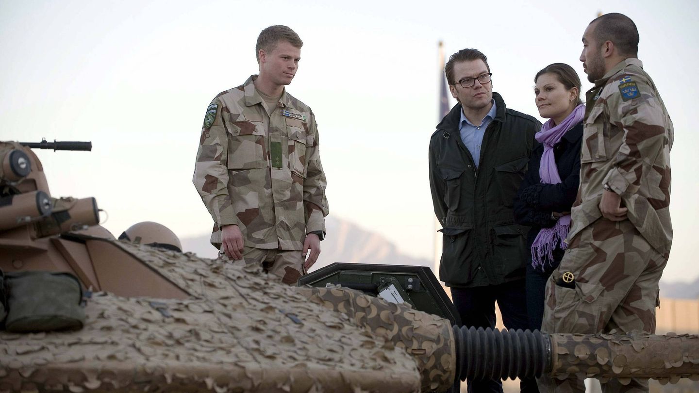 La princesa de Suecia, visitando las tropas en Afganistán. (EFE)