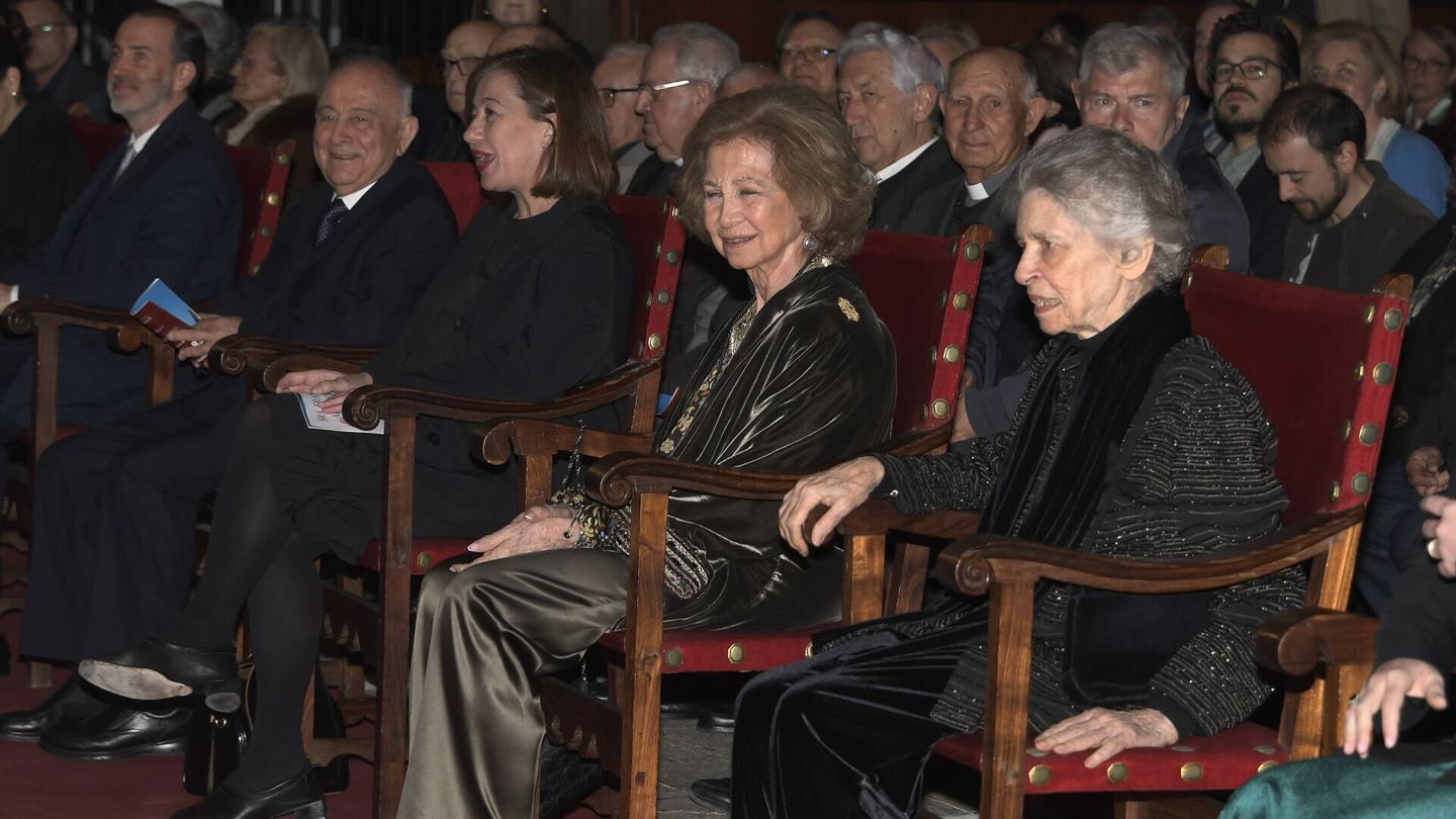 La reina Sofía e Irene de Grecia disfrutan del concierto de Pascua en Mallorca. (Gtres)