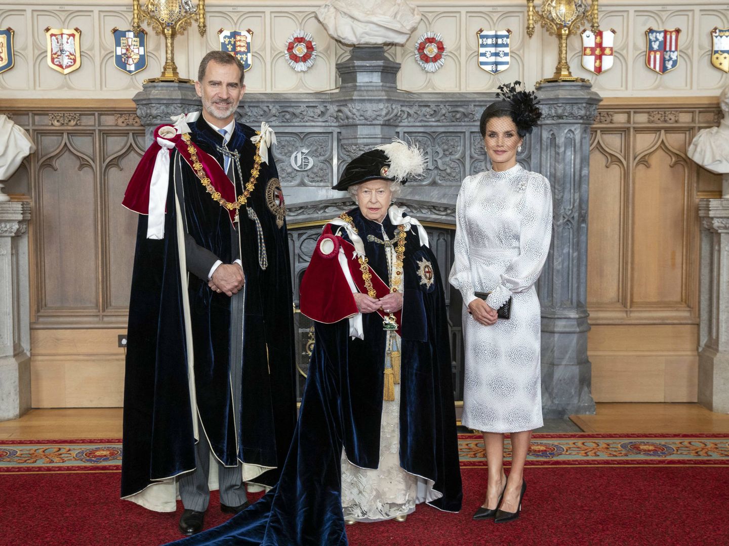 Los Reyes, con Isabel II en junio de 2019. (Reuters)