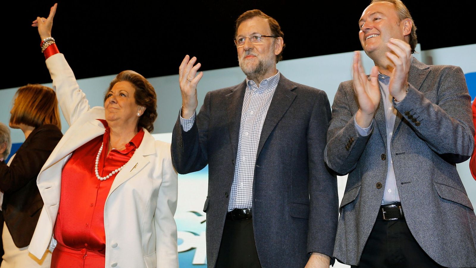 Foto: Barberá, Rajoy y Alberto Fabra, en la campaña de 2015. (Efe)