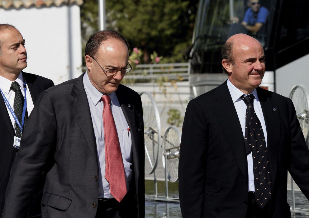 Foto: Luis Linde, gobernador del Banco de España, y Luis de Guindos, ministro de Economía (EFE)