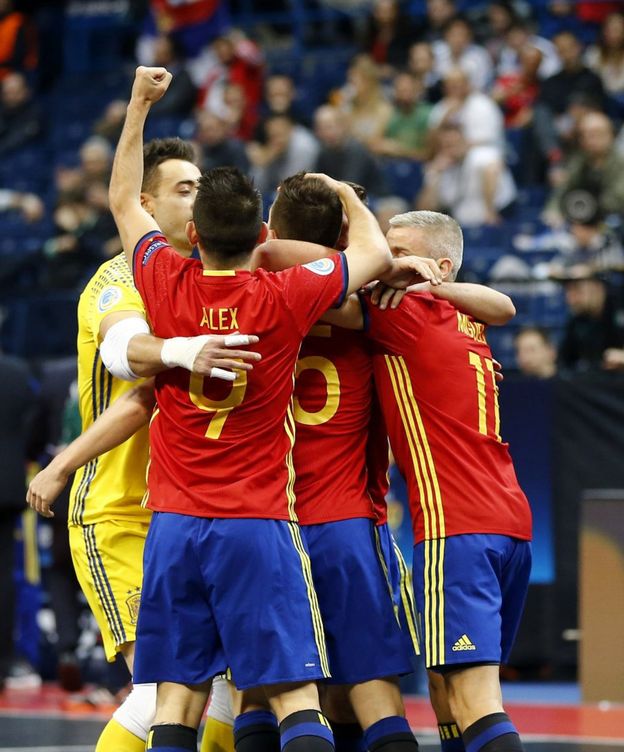 Foto: Kazajistán no pudo con el poder de España, una vez más en la final (EFE).