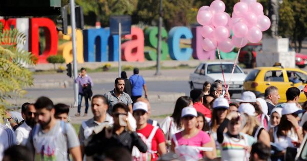 Foto: Ciudadanos tomar parte en un maratón contra el cáncer de mama en Damasco el 27 de octubre (Reuters)