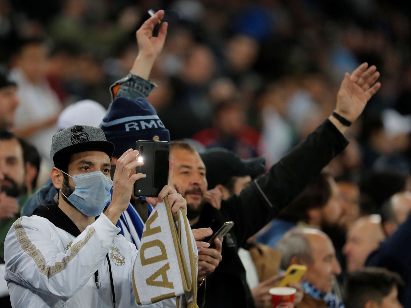 Aficionados, con mascarillas, en el partido de Champions entre Real Madrid y Manchester City. (Foto: Reuters)