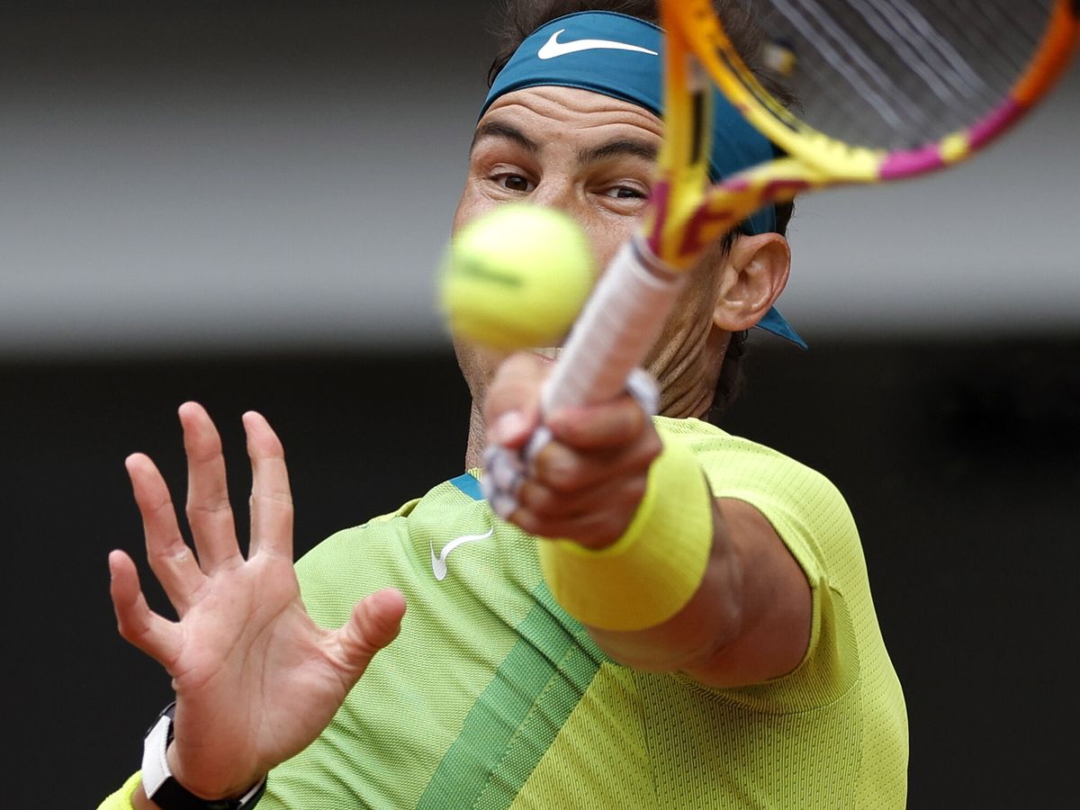 Foto: Rafa Nadal, de amarillo y verde en Roland Garros. (EFE/Yoan Valat) 