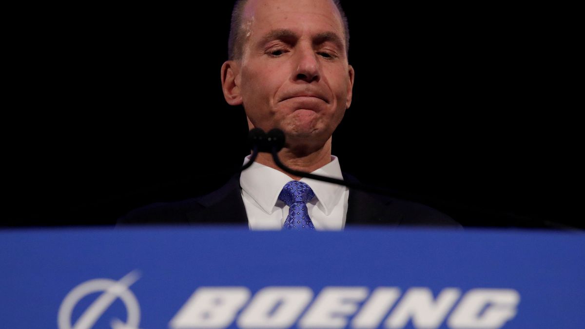 Boeing despide a su CEO por la crisis de los 737 MAX y sube con fuerza en bolsa