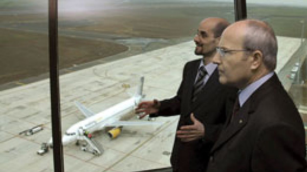 José Montilla inaugura el aeropuerto  de Lleida-Alguaire