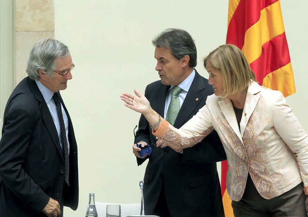 Foto: El presidente de la Generalitat, Artur Mas, la presidenta del Parlament, Nuria de Gispert y el alcalde de Barcelona, Xavier Trias . (EFE)