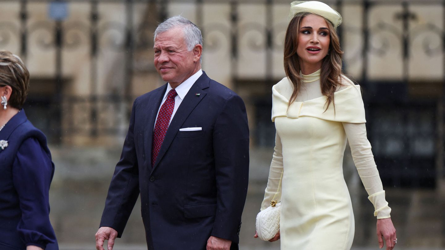 Los reyes de Jordania, en la coronación de Carlos III. (Reuters)