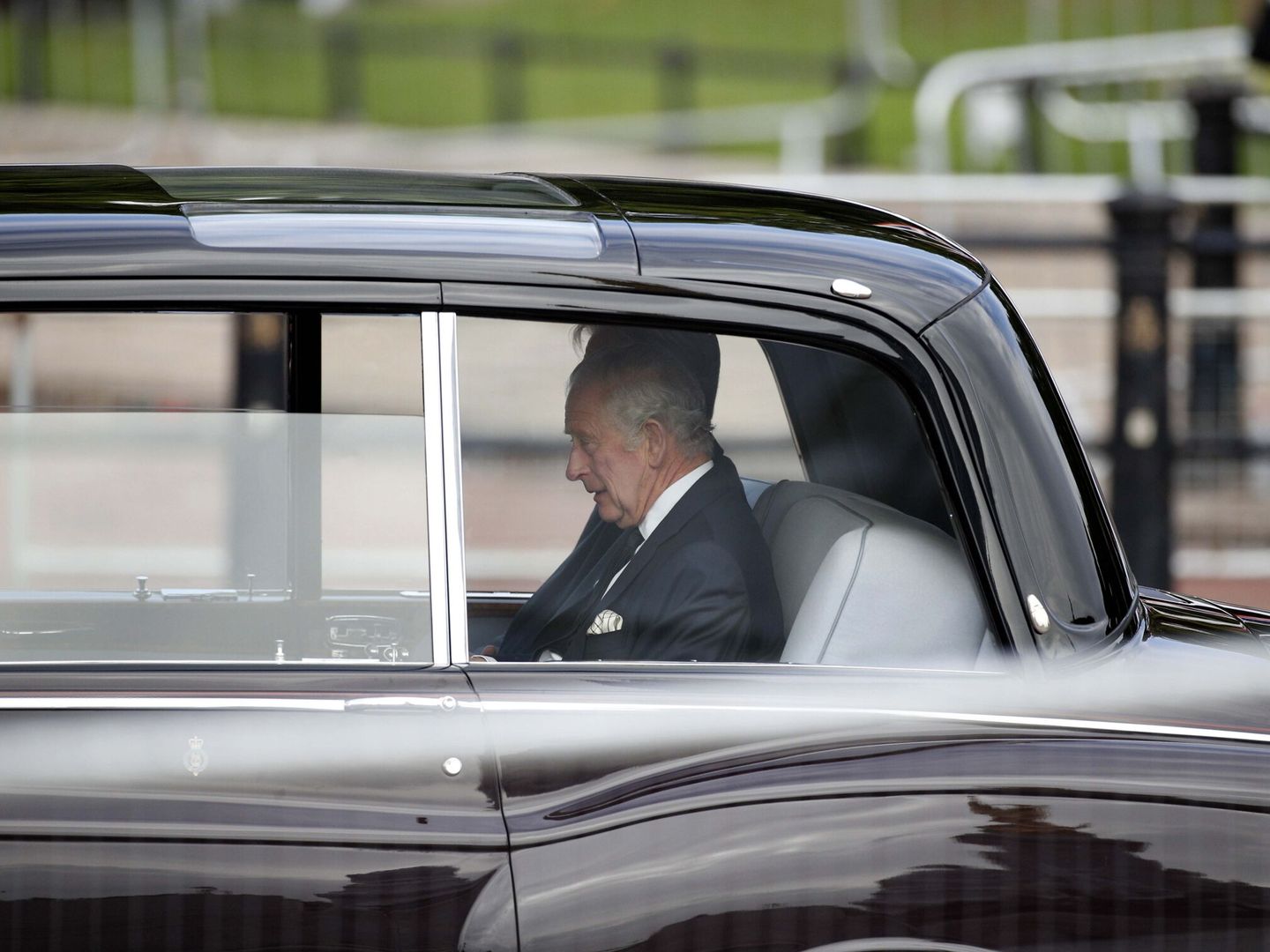 El rey Carlos III a su llegada al palacio de Buckingham. (EFE/ Yoan Valat) 