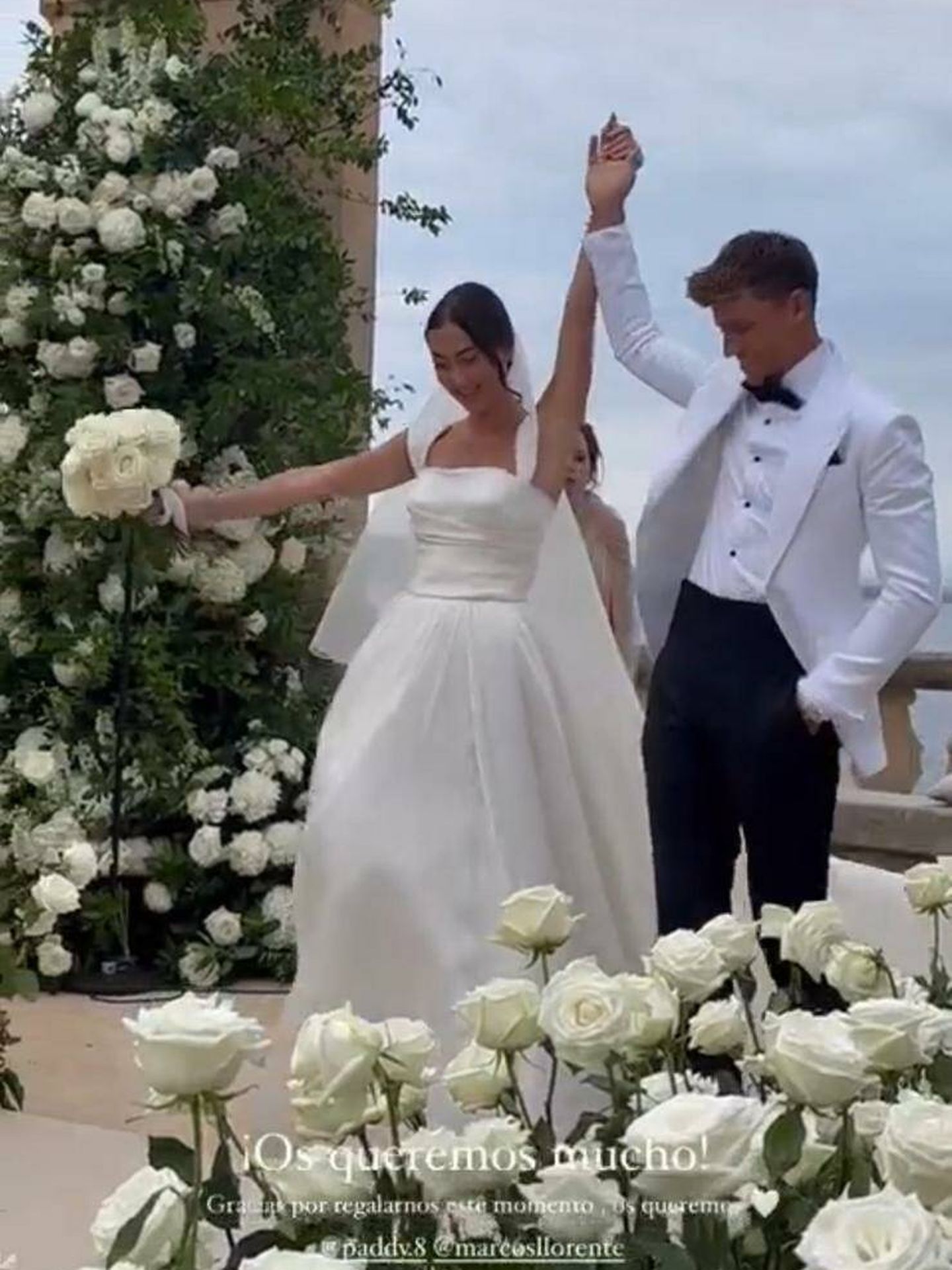 Patricia Noarbe y Marcos Llorente, convertidos en marido y mujer. (Instagram/ @beatrizespejel)