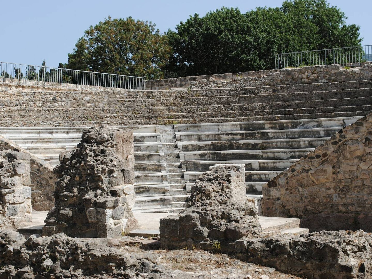 No es común encontrar teatros romanos en buen estado (R Harris para Unsplash)
