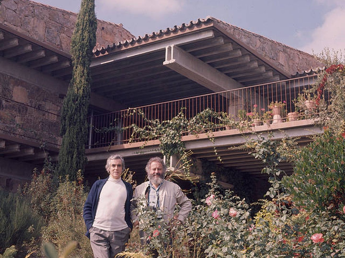 Fernando Higueras junto al pintor Manuel López Villaseñor, en Torrelodones, 1966 (Fundación Fernando Higueras)