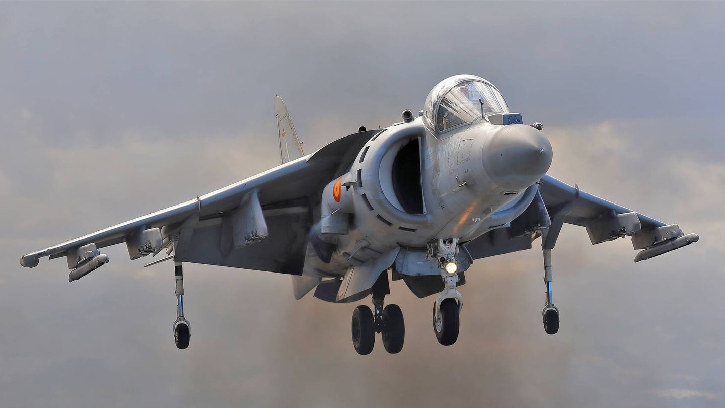 Harrier a punto de tomar en el Juan Carlos I. (J. F.)