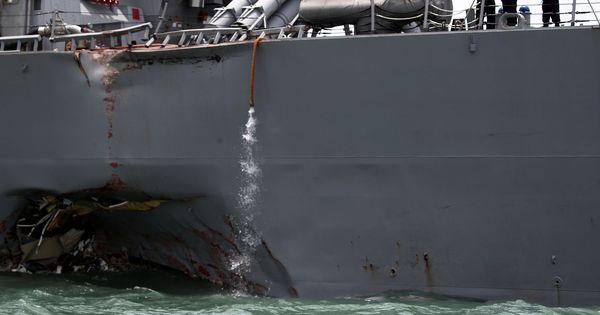 Foto: Daños en el casco del destructor USS John S. McCain. (Reuters)