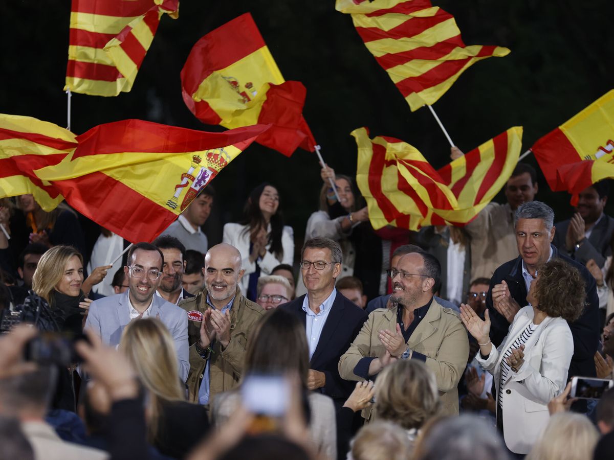 Foto: El líder del PP, Alberto Núñez Feijóo, durante un acto del PP catalán. (EFE/Toni Albir)