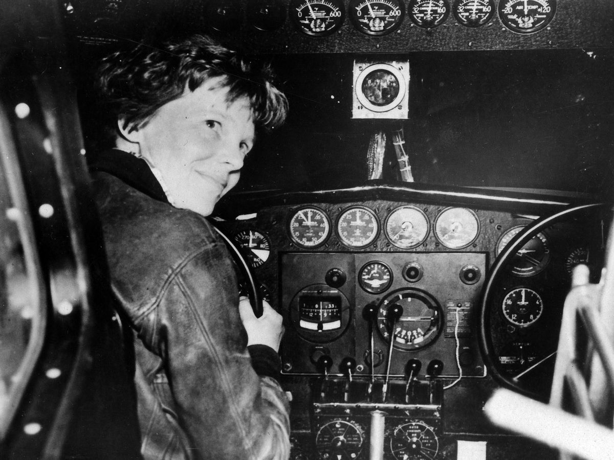 Foto: Fotografía de archivo fechada el 2 de julio de 1937 que muestra a la aviadora estadounidense Amelia Earhart. (EFE)