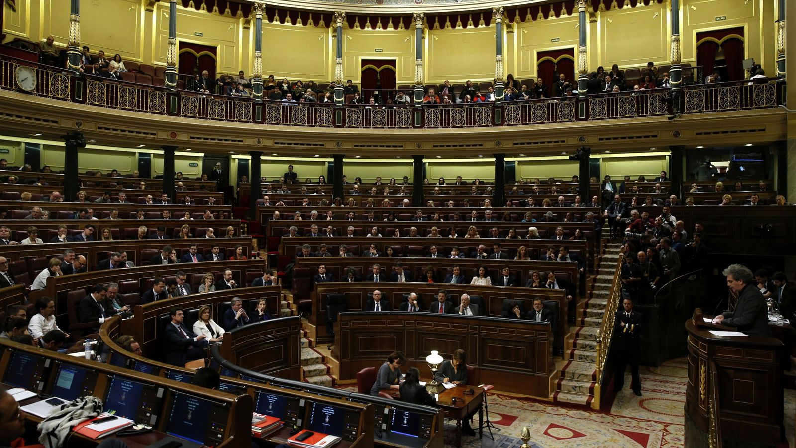 Foto: Interior del Congreso de los Diputados durante la segunda jornada del debate de invstidura de Pedro Sánchez. (Efe) 