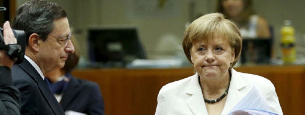 Foto: Draghi y Merkel piden "condiciones estrictas" para la recapitalización directa de la banca