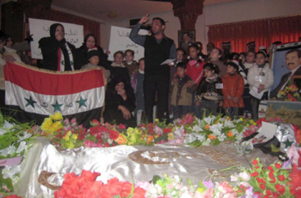 Foto: Pintadas y flores en el aniversario de la muerte de Sadam Husein