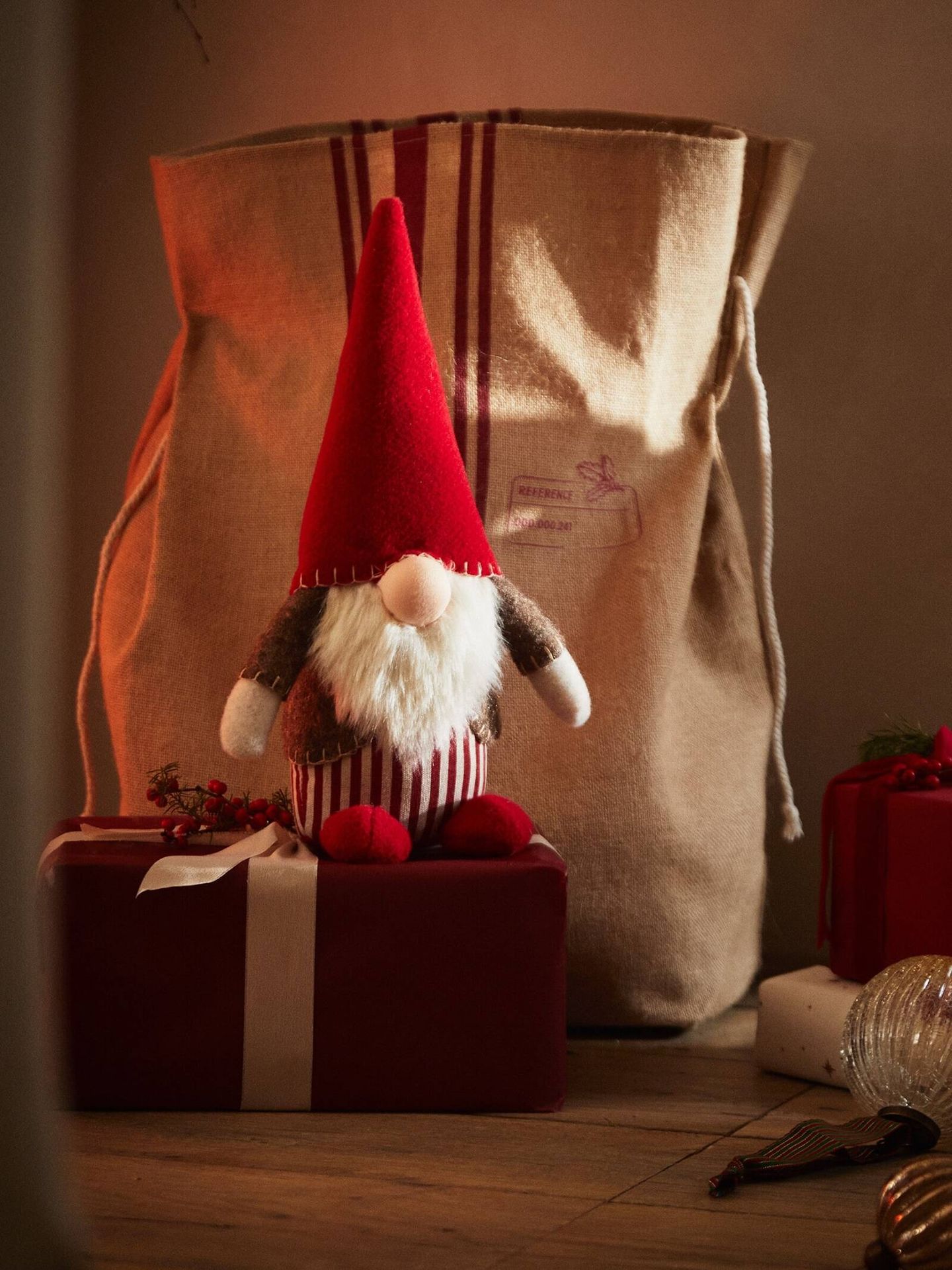 Decora tu casa con un gnomo navideño de Zara Home. (Cortesía/Zara Home)