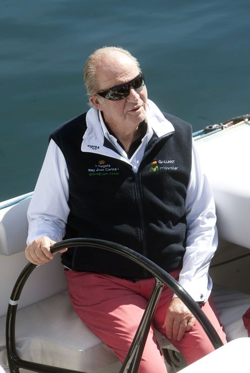 El rey Juan Carlos, en las regatas. (EFE)