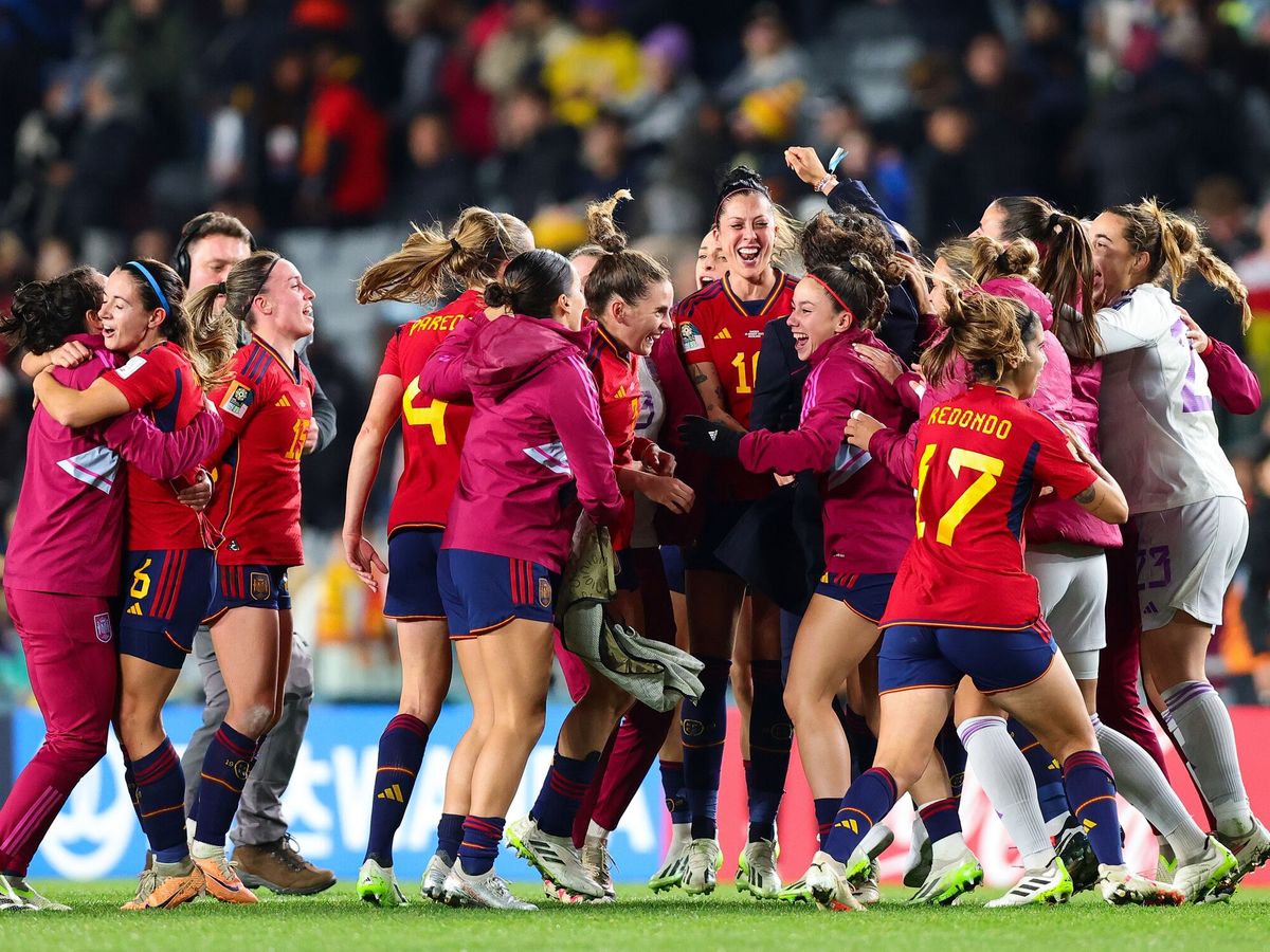 Foto: La euforia de España tras clasificarse para la final. (EFE/Aaron Gillions)