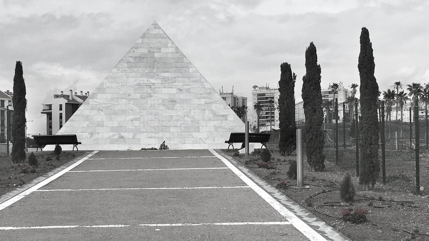 Pirámide en honor a los fusilados de la Guerra Civil y el franquismo en Málaga. (Agustín Rivera)