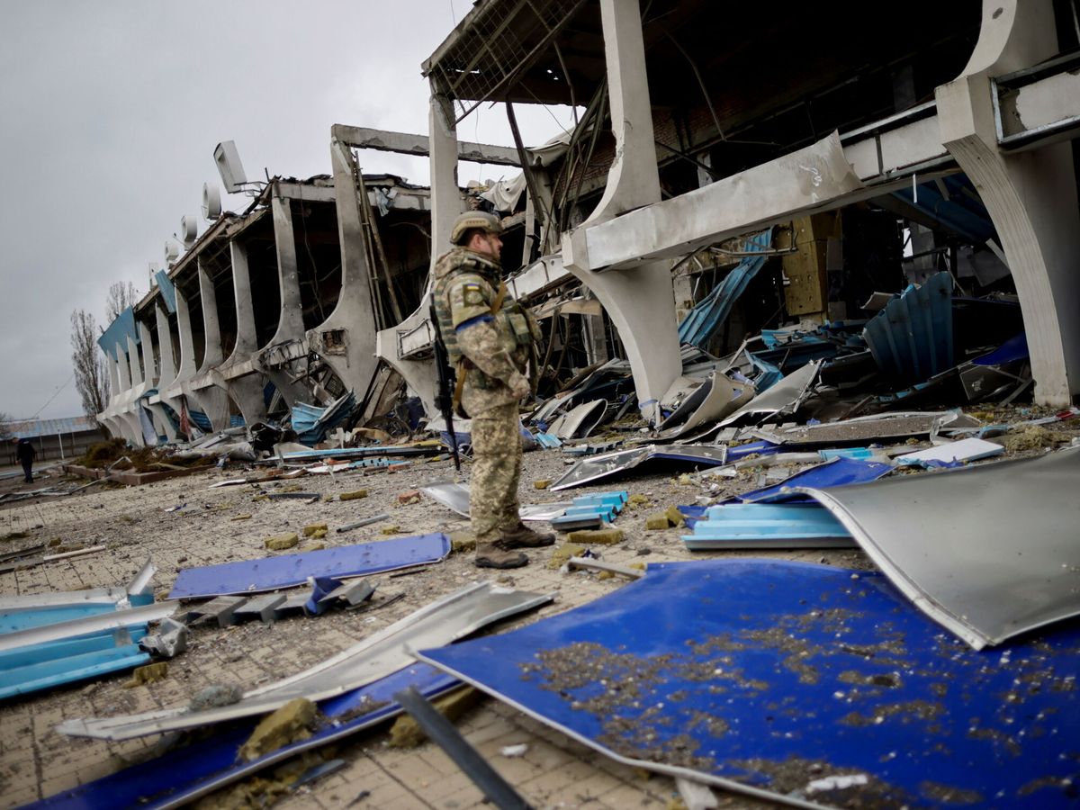 Foto: Imagen del aeropuerto de Mykolaiv también destruido. (Reuters / Ueslei Marcelino)