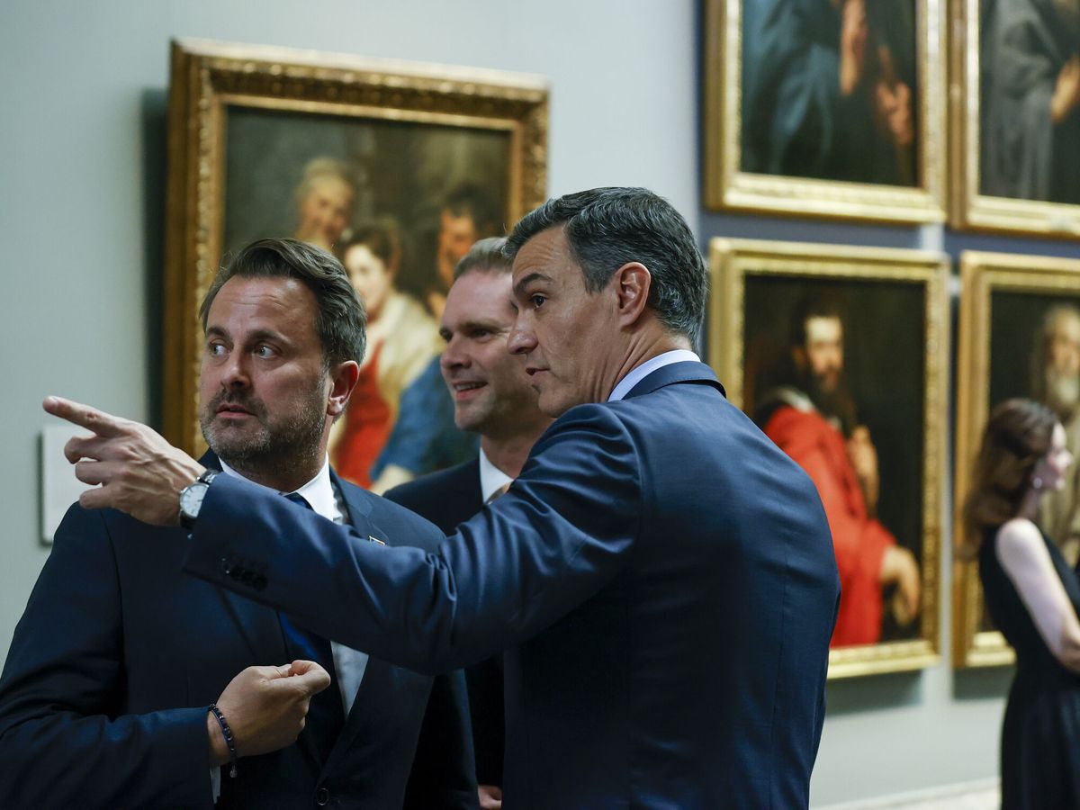 Foto: Sánchez junto al primer ministro de Luxemburgo en el Museo Del Prado. (EFE)