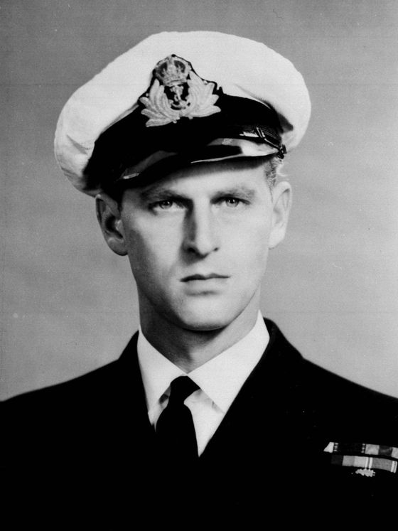 El príncipe Felipe, con el uniforme de la Marina Real. (Buckingham Palace)