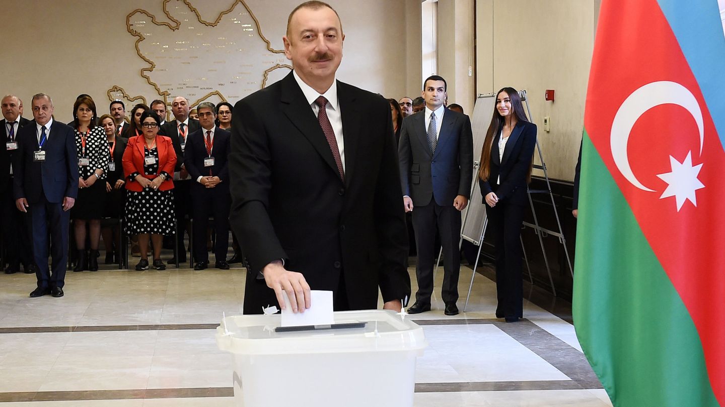 El presidente de Azerbaiyán, Ilham Aliyev, en las últimas elecciones presidenciales, que ganó con el 86% de los votos. (Reuters)
