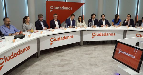Foto: Reunión de la ejecutiva nacional de Ciudadanos este lunes en la sede. (EFE)