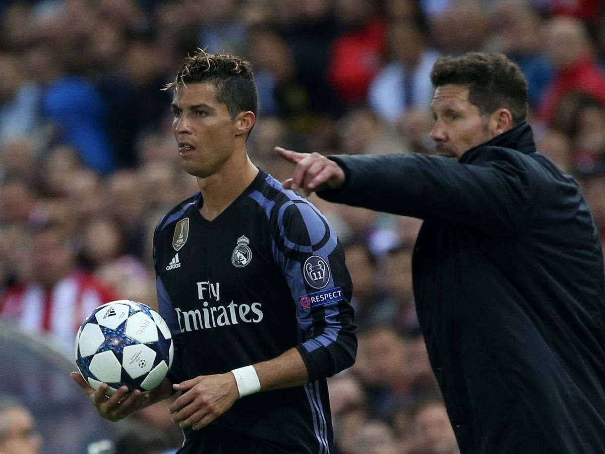 Foto: Cristiano Ronaldo y Diego Pablo Simeone, rivales antaño. (Reuters/Sergio Pérez)
