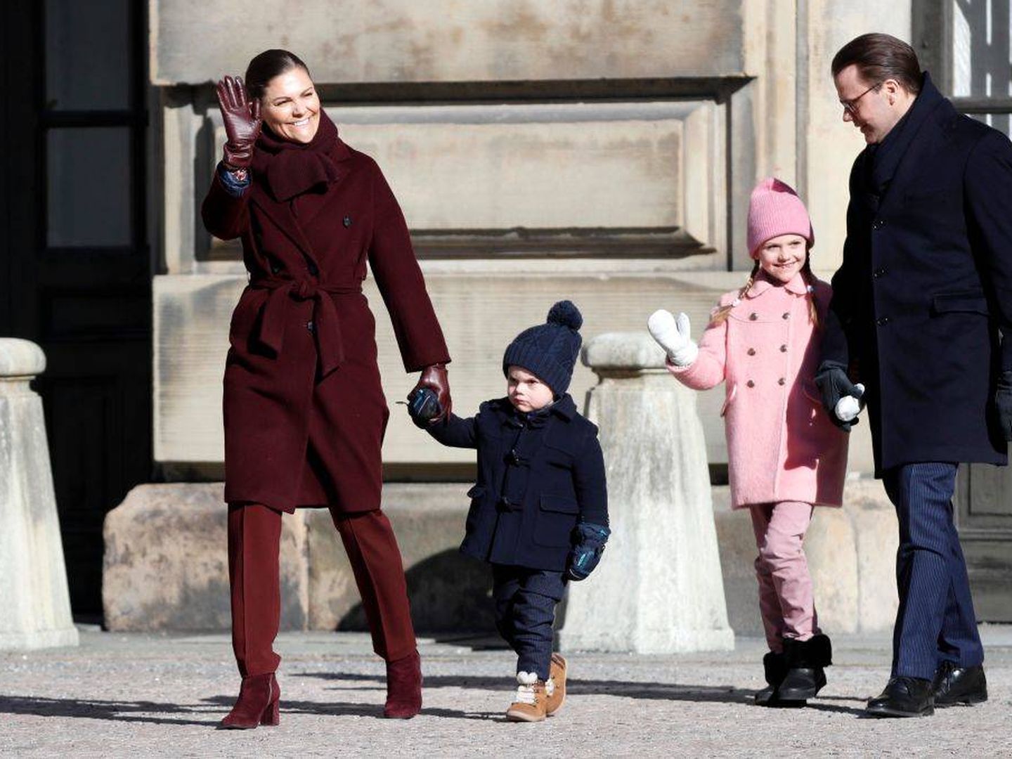 Victoria de Suecia con su familia. (Getty)