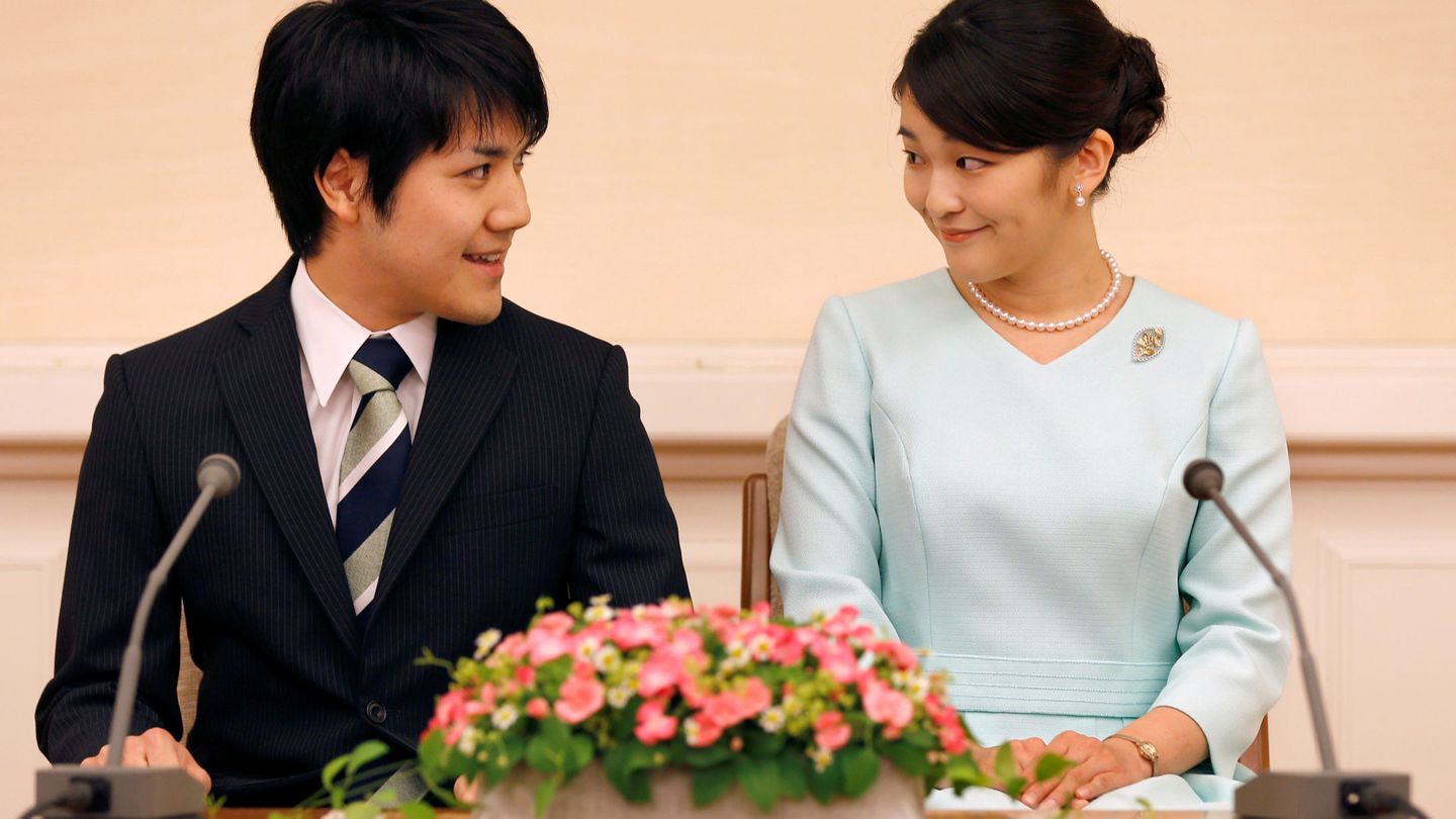 Mako y Kei el día que anunciaron su compromiso. (Reuters)