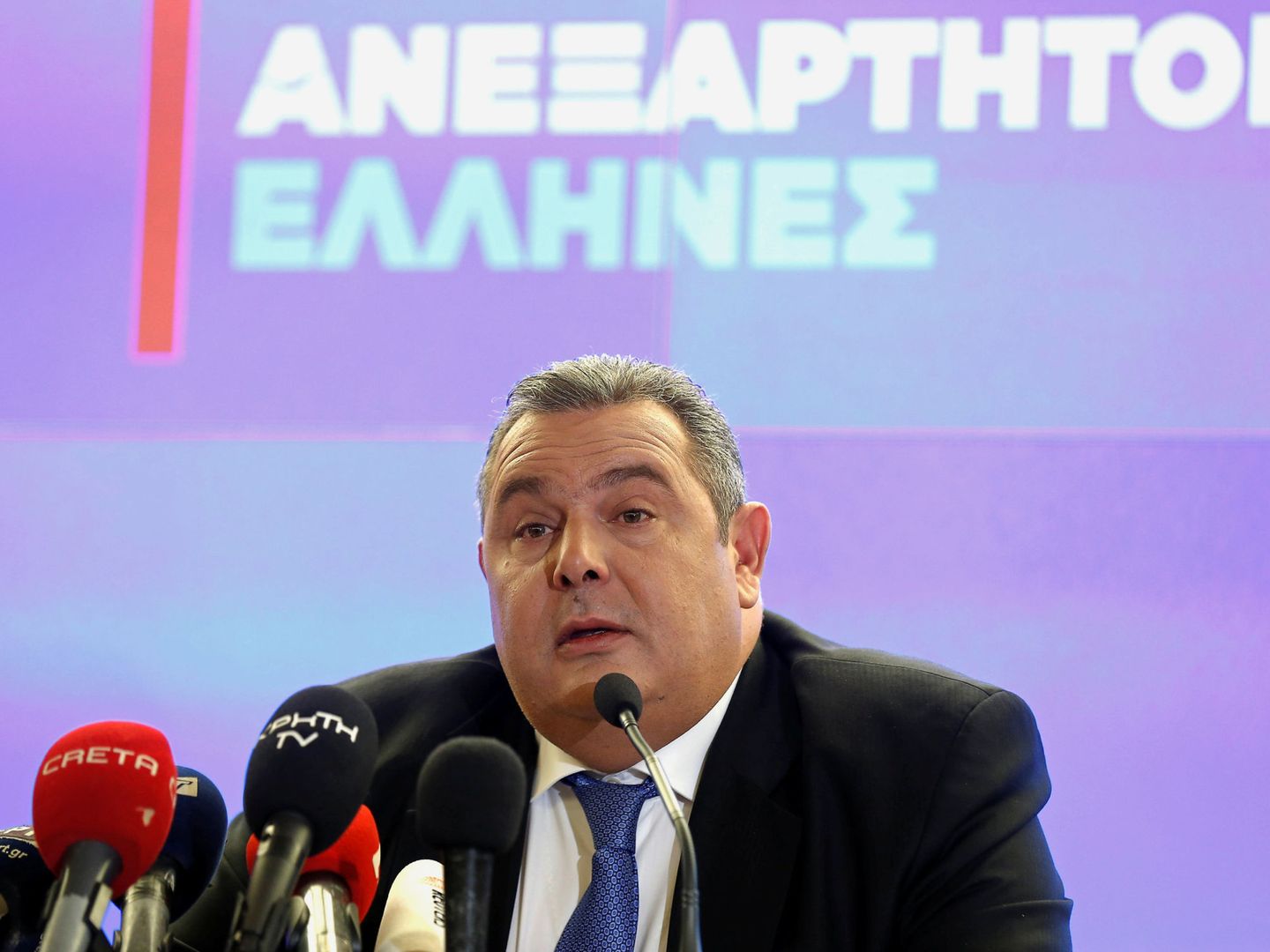 Panos Kammenos, el socio de Gobierno de Tsipras, da explicaciones a la prensa sobre su dimisión, en Atenas, el 13 de enero de 2019. (Reuters)