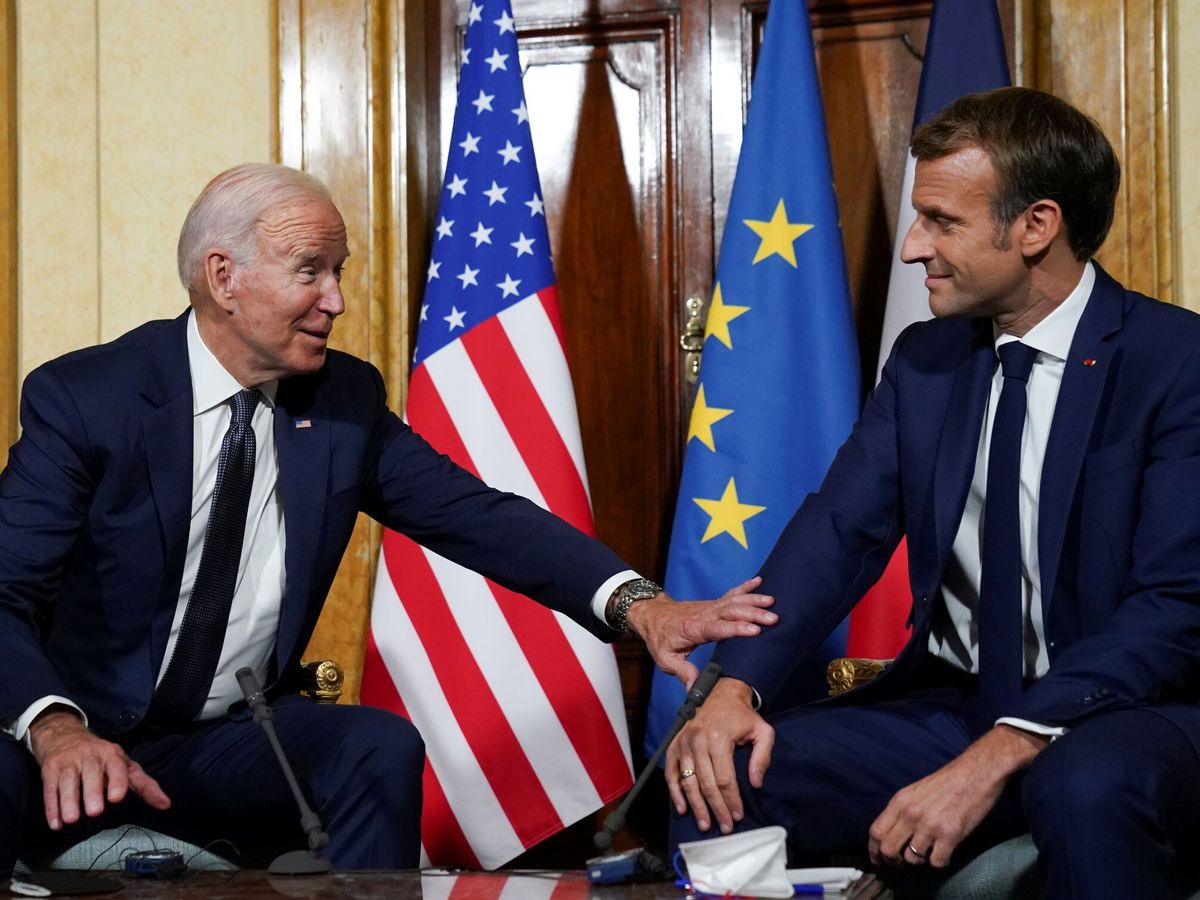 Foto: Joe Biden y Emmanuel Macron este viernes. (Reuters)