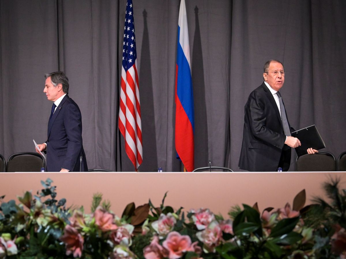 Foto: El secretario de Estado de EEUU, Anthony Blinken, y el ministro de asuntos exteriores ruso, Sergei Lavrov, durante su encuentro en Estocolmo. (Reuters/Jonathan Nackstrand)