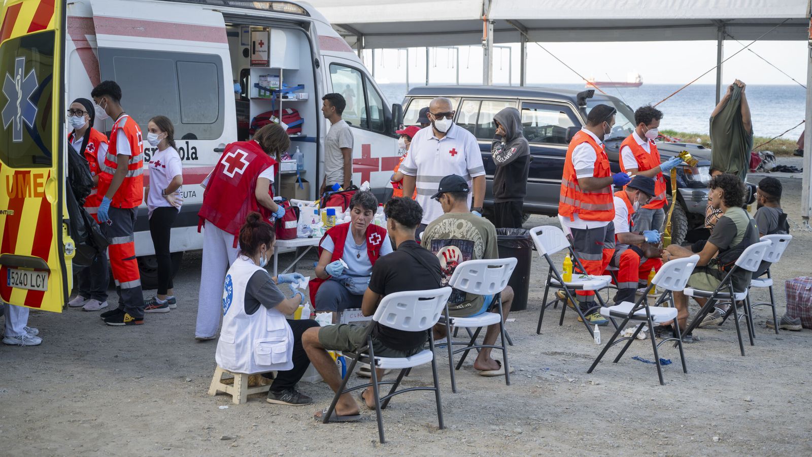 Sanidad cita a las comunidades autónomas para gestionar el envío de vacunas a Ceuta