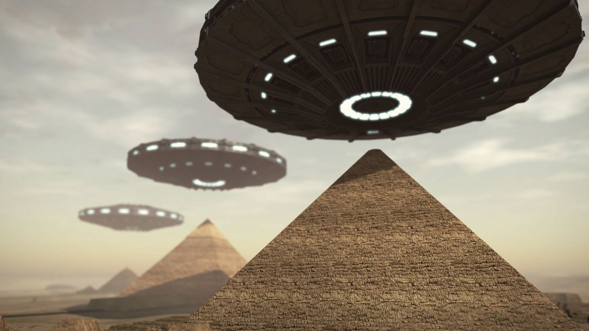 ¿Extraterrestres haciendo pirámides? Una egiptóloga explica qué se sabe realmente de su construcción