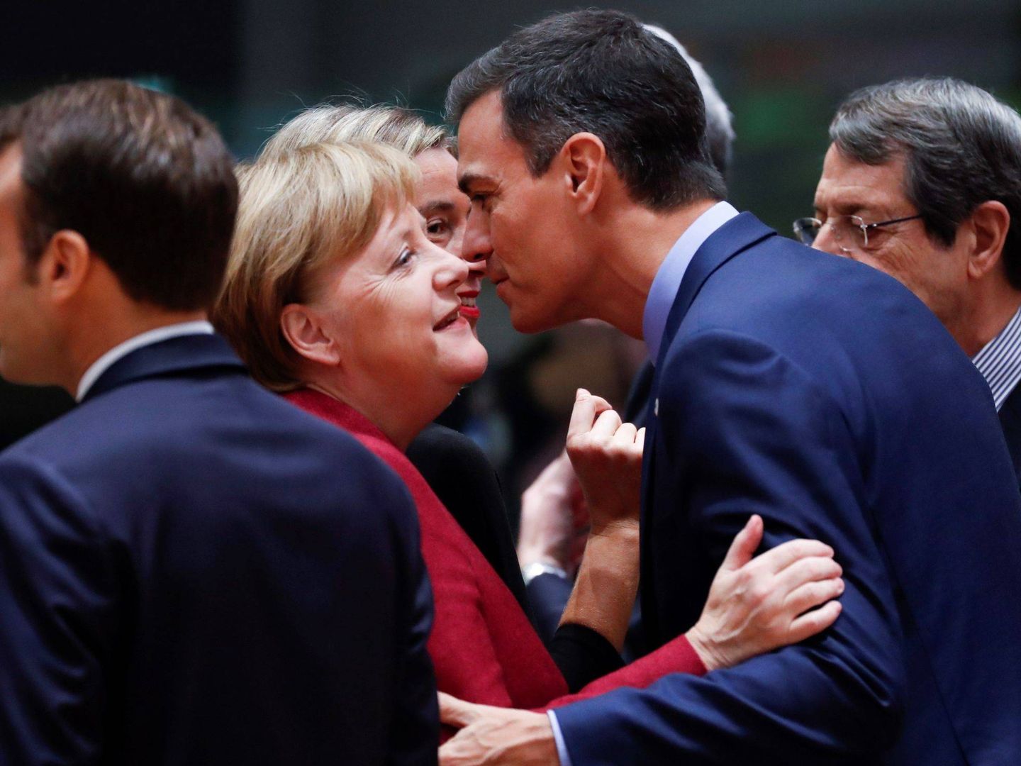Cumbre de líderes de la UE y Pedro con su corbata. (EFE)