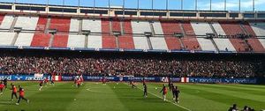 El Atlético, arropado por unos 20.000 hinchas en su entrenamiento previo al derbi