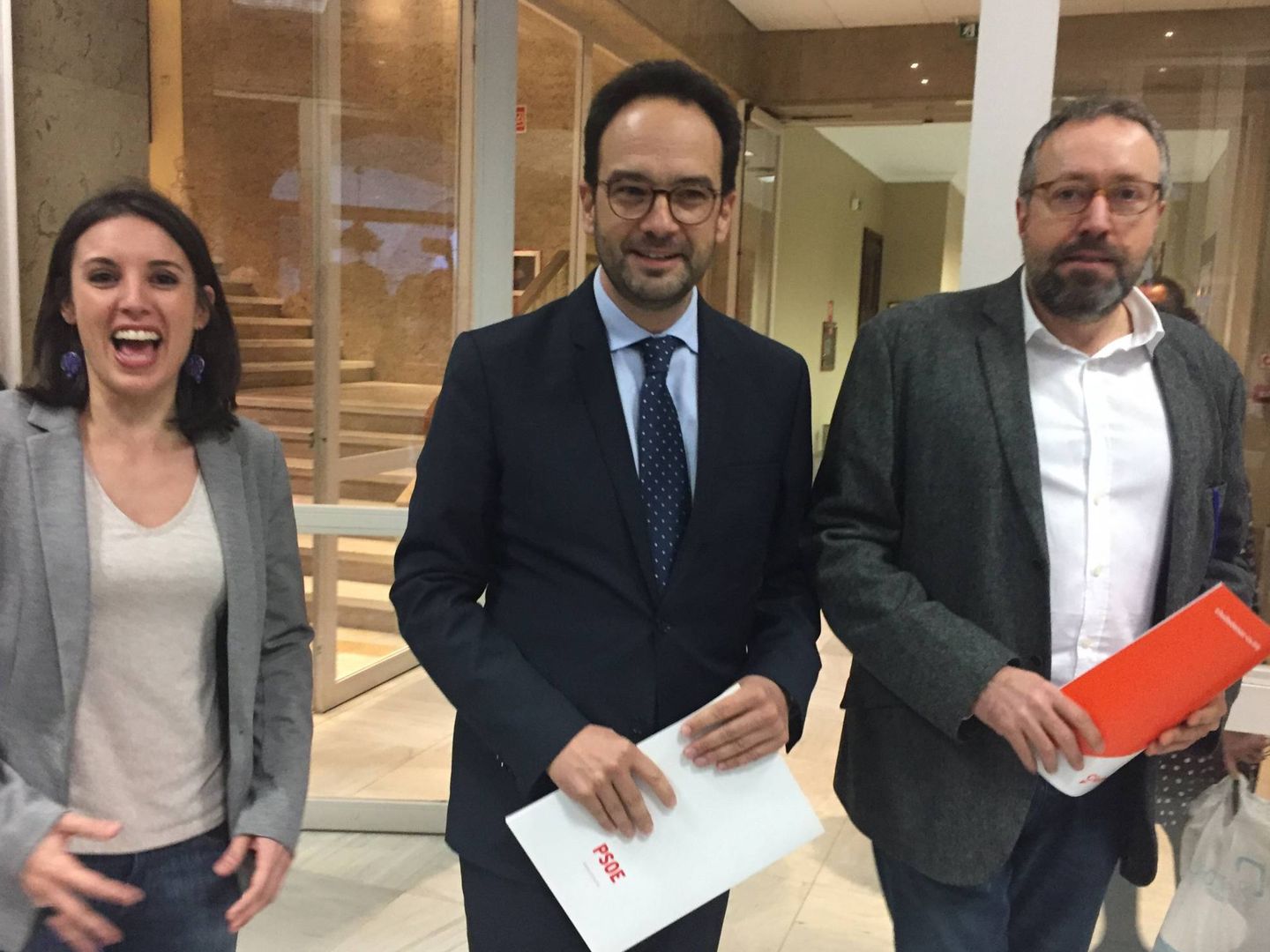Irene Montero, Antonio Hernando y Juan C. Girauta registran una solicitud para investigar la supuesta financiación irregular del PP.