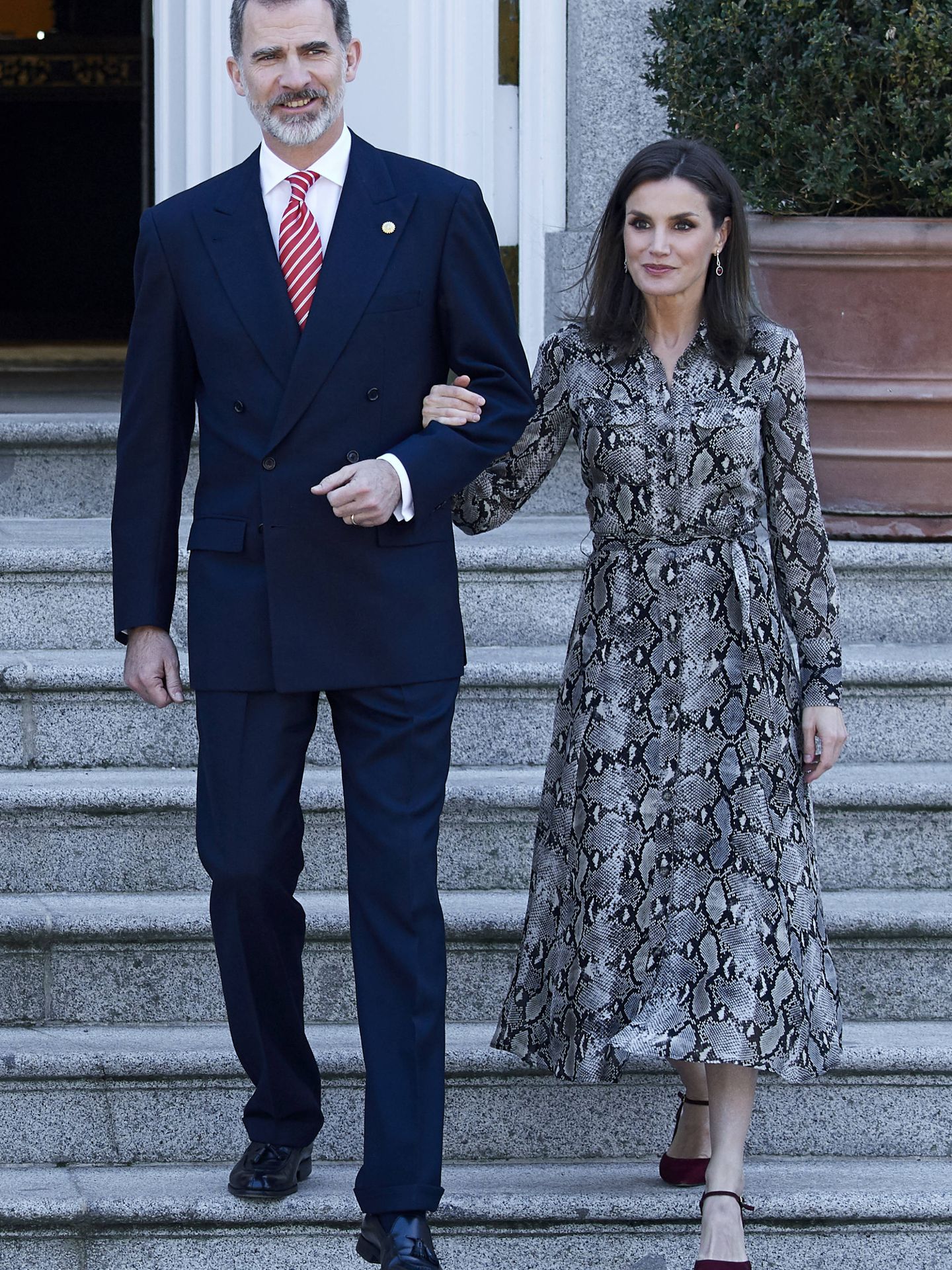 La reina Letizia, con un vestido de Massimo Dutti. (Getty)