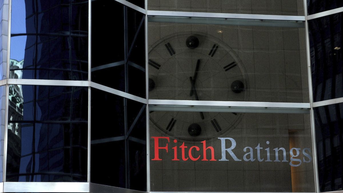 Fitch mejora la perspectiva del rating español desde negativo a estable