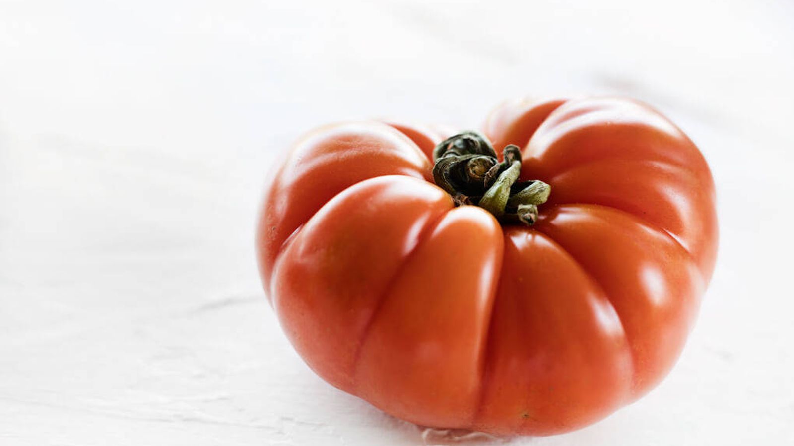 Foto: Pelar un tomate. (Snaps Fotografía)