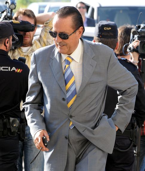 Foto: El ex alcalde de Marbella, Julián Muñoz, a la entrada de los juzgados de Málaga en abril de 2013 (I.C.)