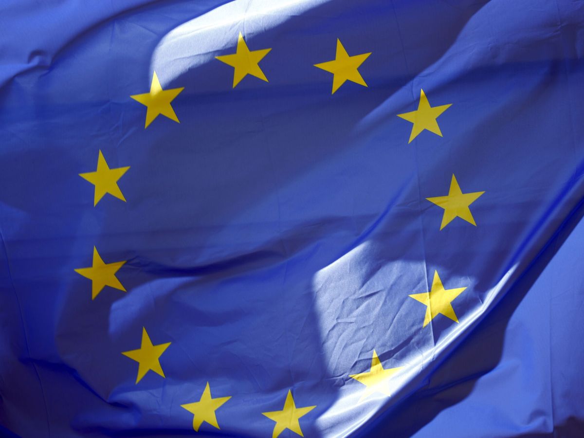 Foto: La bandera de la Unión Europea ondea. (EFE / Toms Kalnins)